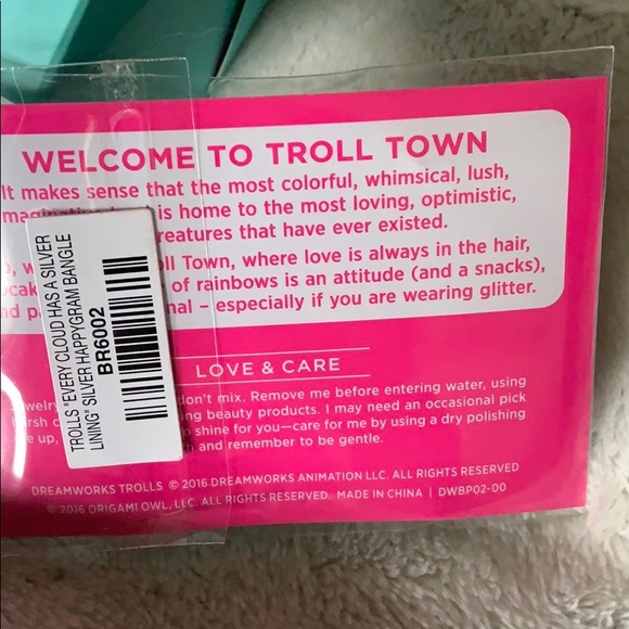 *price drop* Trolls bracelet & 3 pins! NIP $18 - Picture 6 of 6